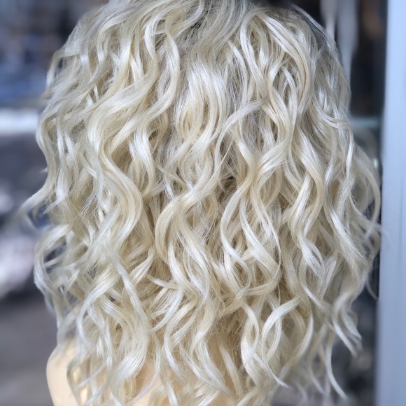 Short ombré blonde bob Lacefront wig curly - Picture 5 of 7